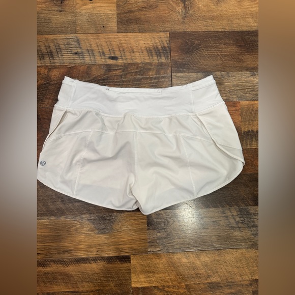 lulu lemon speed up low-rise 2.5”, white, size 8 - Picture 2 of 3